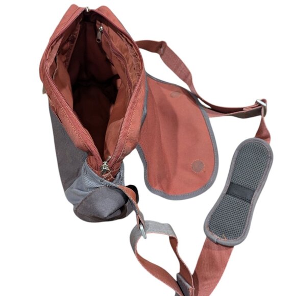 REI Purse with adjustable shoulder strap - magnetic closure - Picture 6 of 9